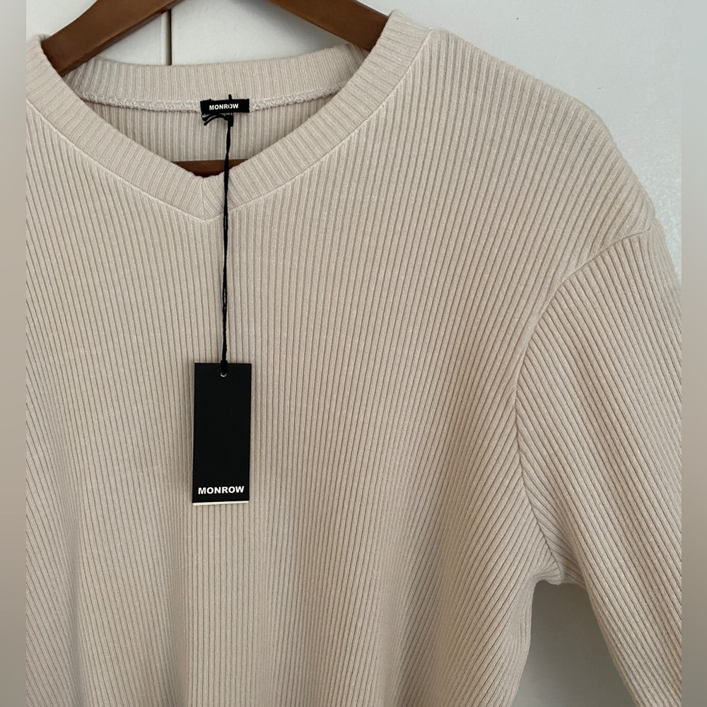 Monrow Cozy High V Neck Sweatshirt - Picture 2 of 2